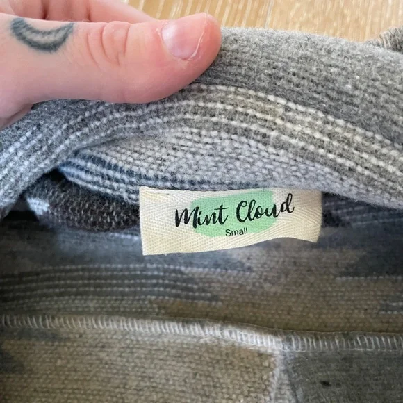 Aztec Shacket - Picture 5 of 9